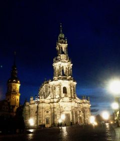 Katholische Hofkirche.jpg