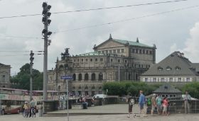 Semperoper und Italienisches Dörfchen.JPG